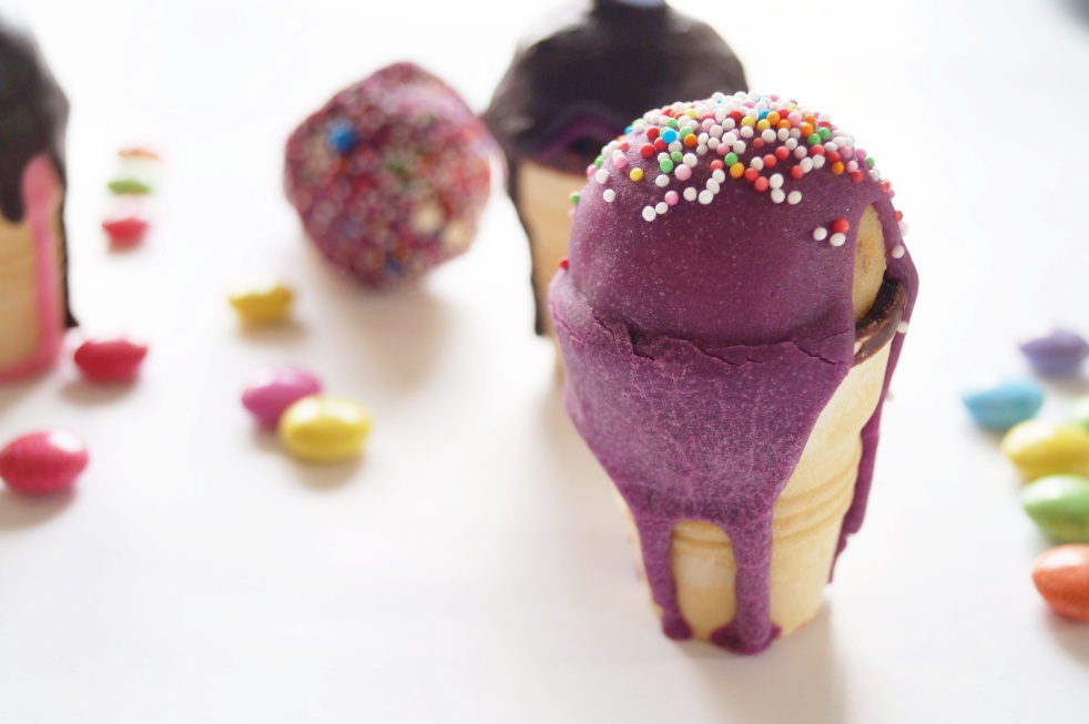 Confetti Cake Pops // Leckere Cake Pops im Eisbecher mit Überraschung