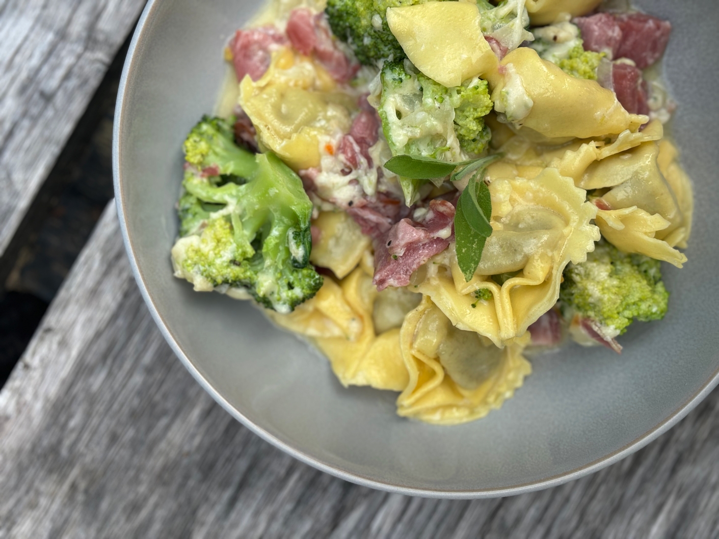 Tortellini mit Brokkoli und Schinken Käsesoße - Schwesternliebe&amp;Wir